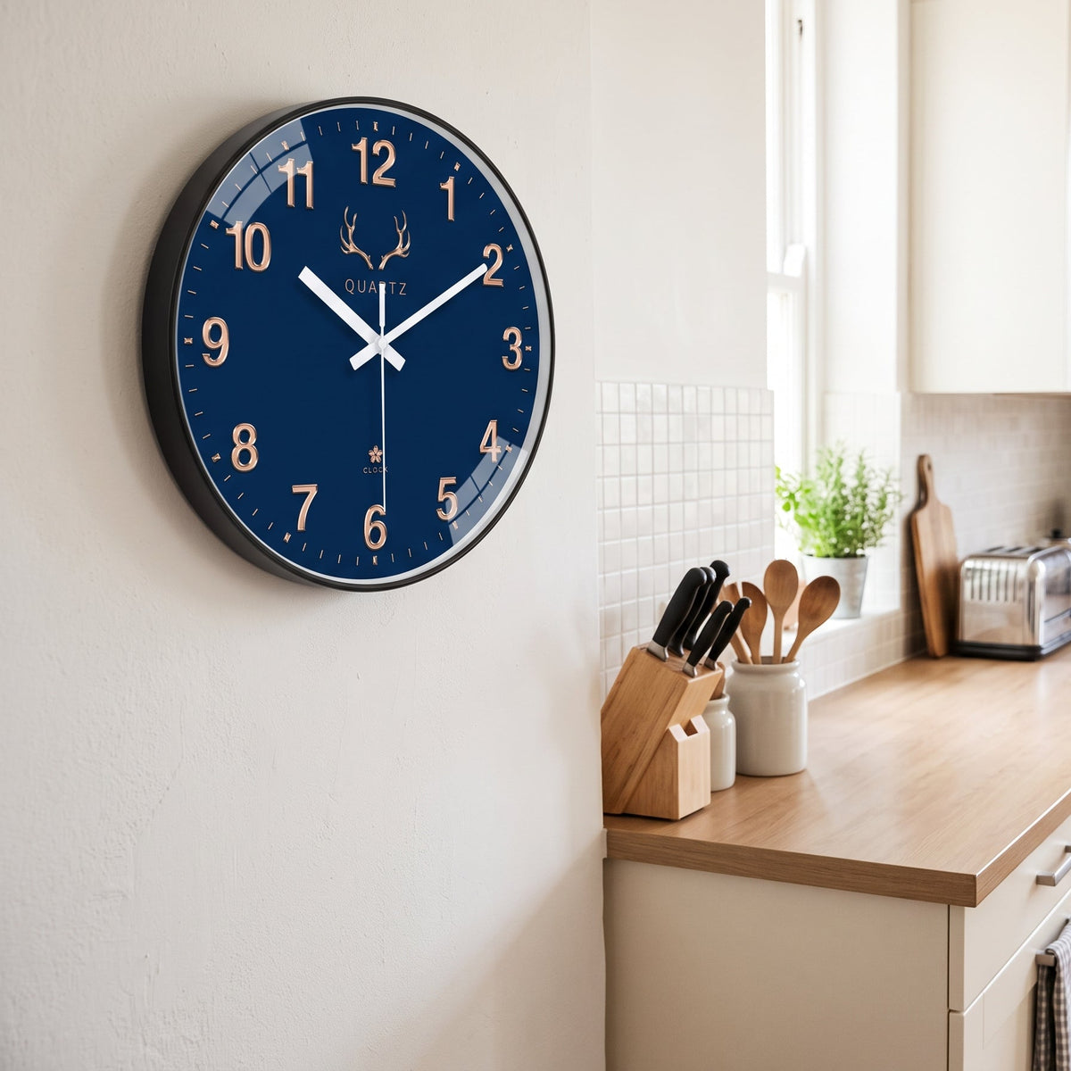 Horloge Murale Originale Paysage Peint Bleu Foncé, Silencieuse – Azuraine