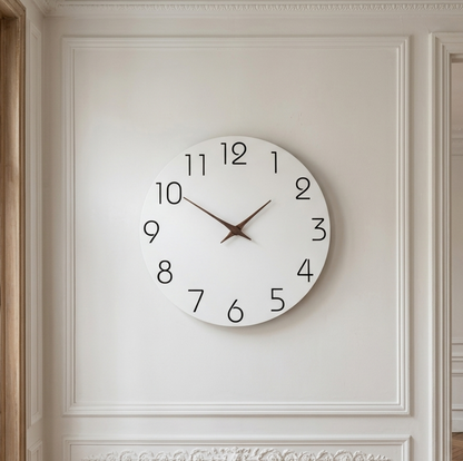 Horloge Murale Moderne en Bois Blanc, Design Élégante et Facile à Lire – Élégia