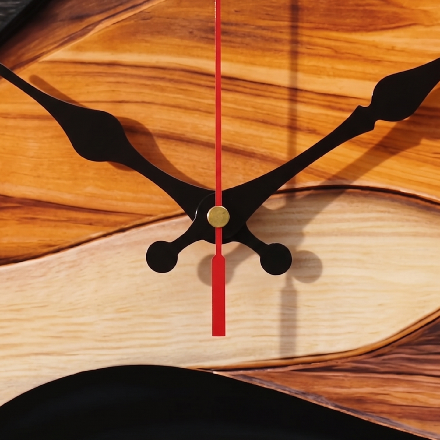 Horloge Murale Design Moderne à Effet Bois, Silencieuse pour Salon – Nysa