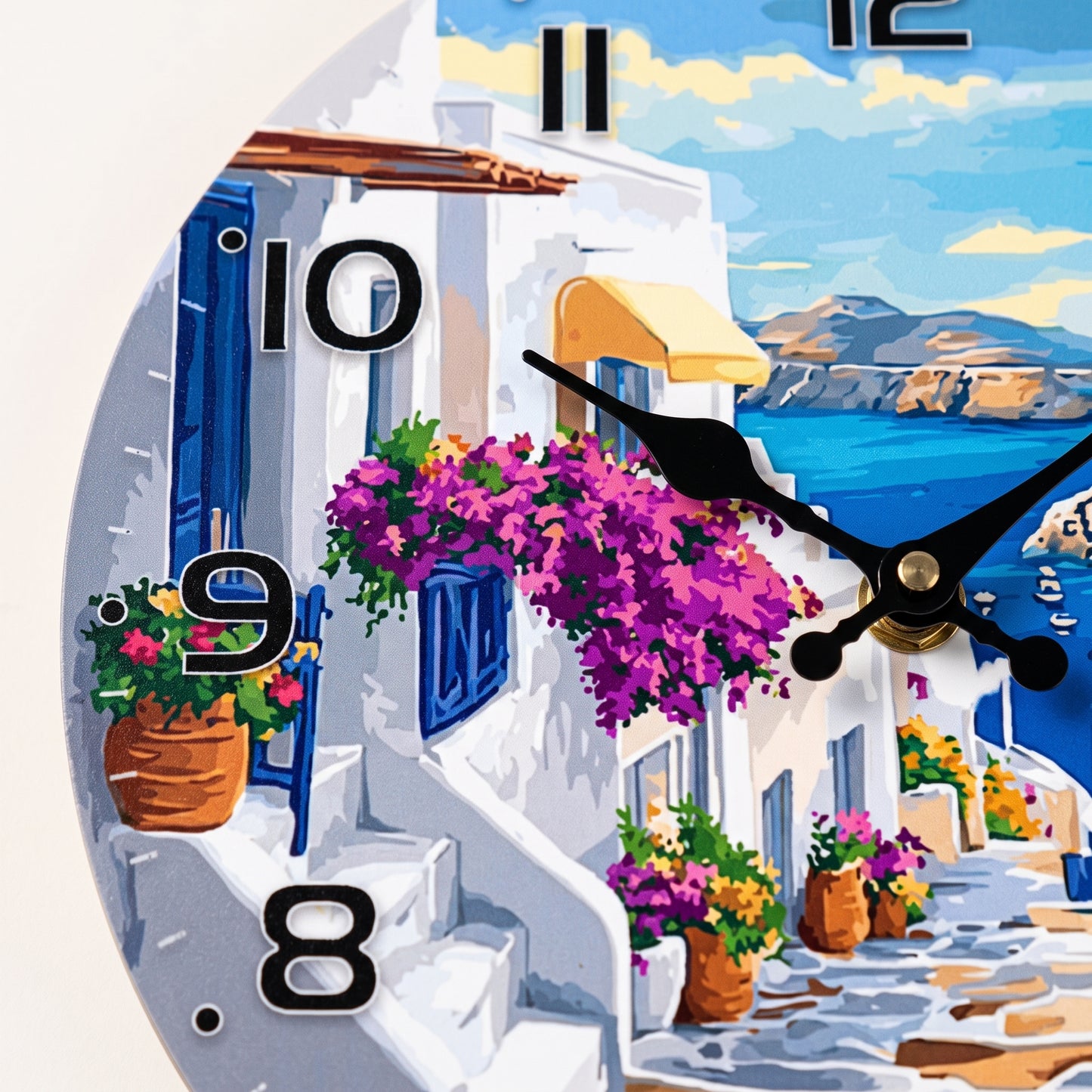 Horloge Murale Originale en Bois Motif Rue Méditerranéenne, Silencieuse et Décorative – Meridia