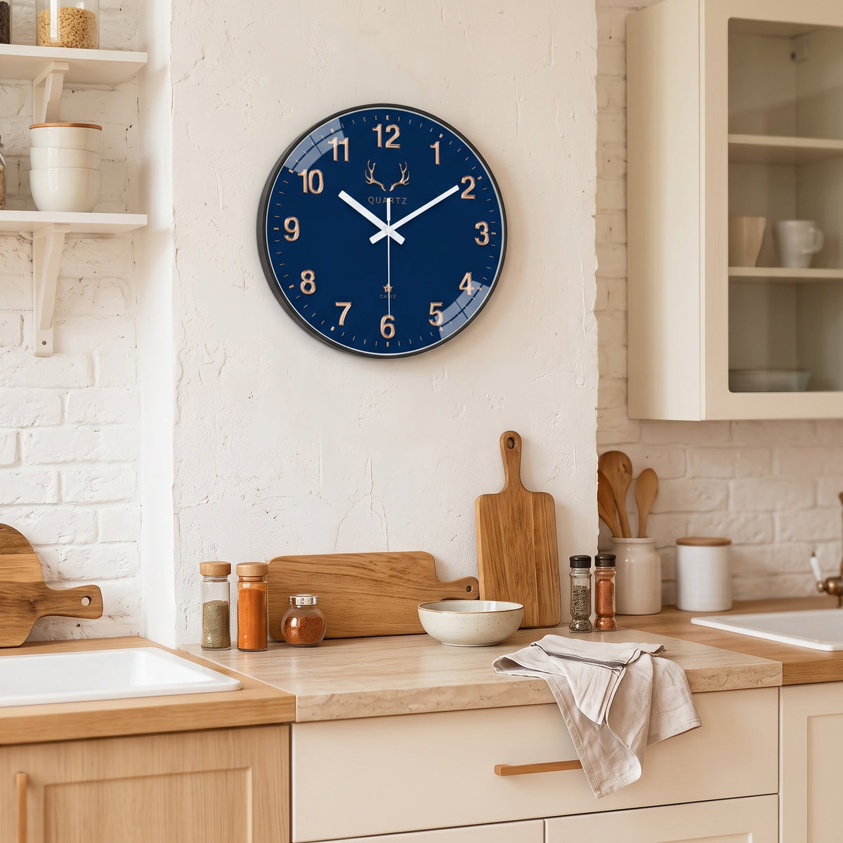 Horloge Murale Originale Paysage Peint Bleu Foncé, Silencieuse – Azuraine