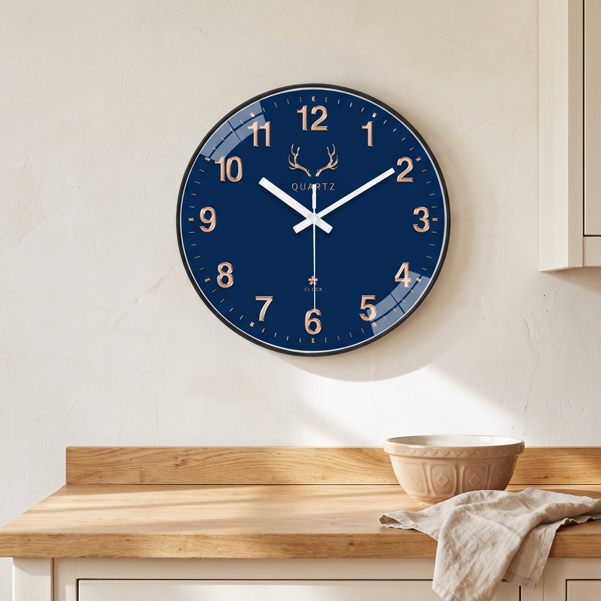 Horloge Murale Originale Paysage Peint Bleu Foncé, Silencieuse – Azuraine