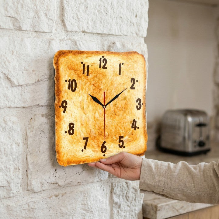 Horloge Murale Design Pain Grillé en Acrylique, Silencieuse et Originale – Toasta
