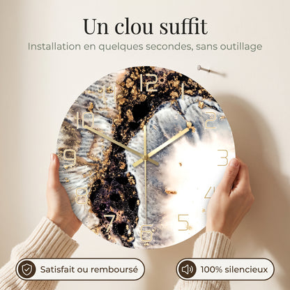 Horloge Murale Design Effet Marbre Chiffres Dorés, Silencieuse et Abstraite – Marbéo