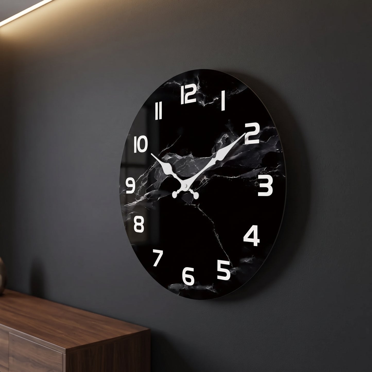 Horloge Murale Design en Bois Effet Marbre Noir, Silencieuse et Épurée – Onyxa