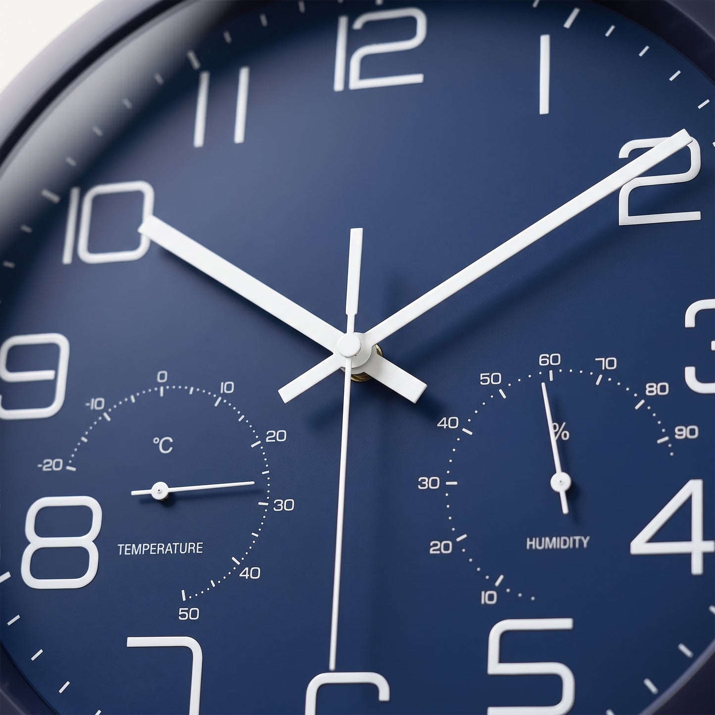 Horloge Murale Moderne avec Thermomètre, Silencieuse et Fonctionnelle – Climio