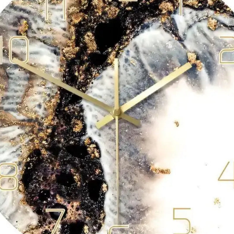 Horloge Murale Design Effet Marbre Chiffres Dorés, Silencieuse et Abstraite – Marbéo