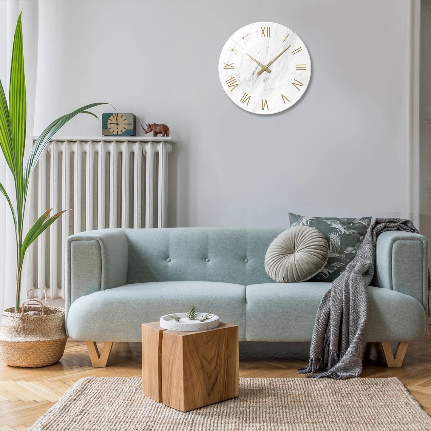 Horloge Murale Design Verre Trempé Effet Marbre, Chiffres Romains Dorés et Silencieuse – Marbreo