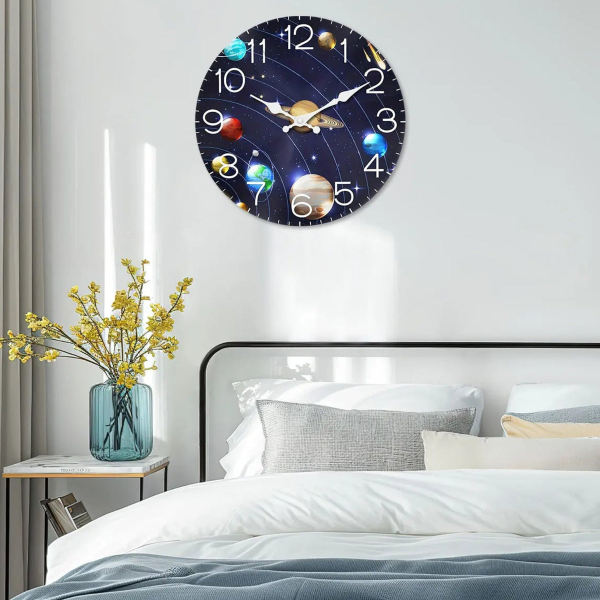 Horloge Murale en Bois Univers et Planètes, Silencieuse et Décorative – Orbéa