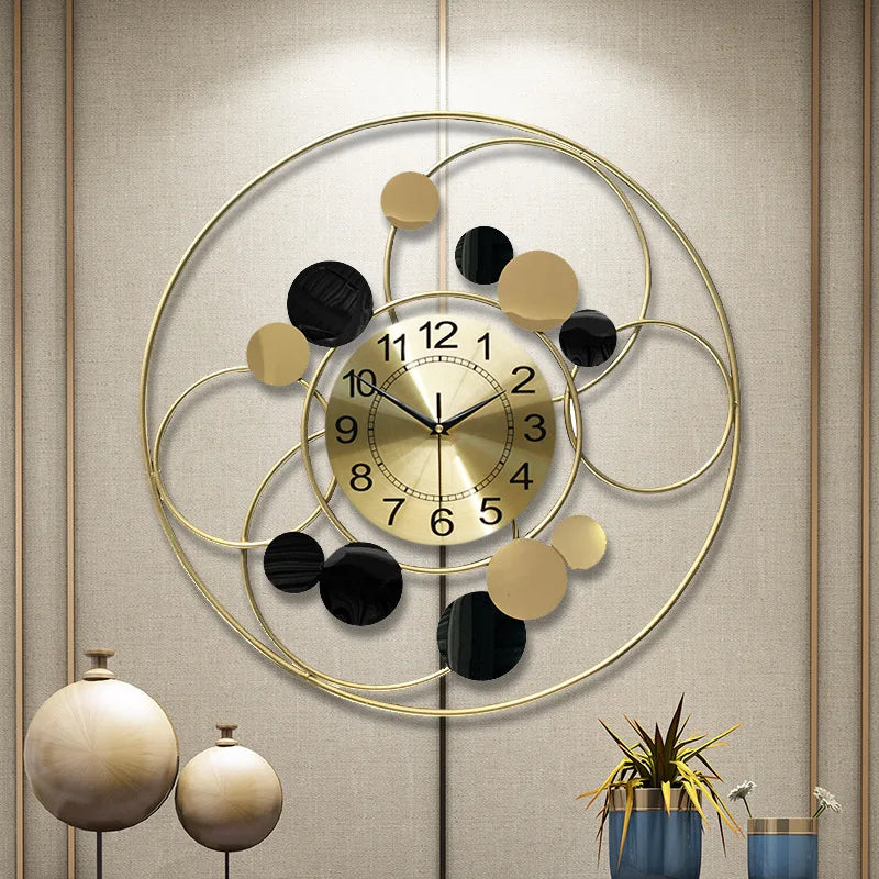 Horloge Murale Industrielle Motif Planétaire en Fer Forgé, Silencieuse et Sculpturale – Astréa