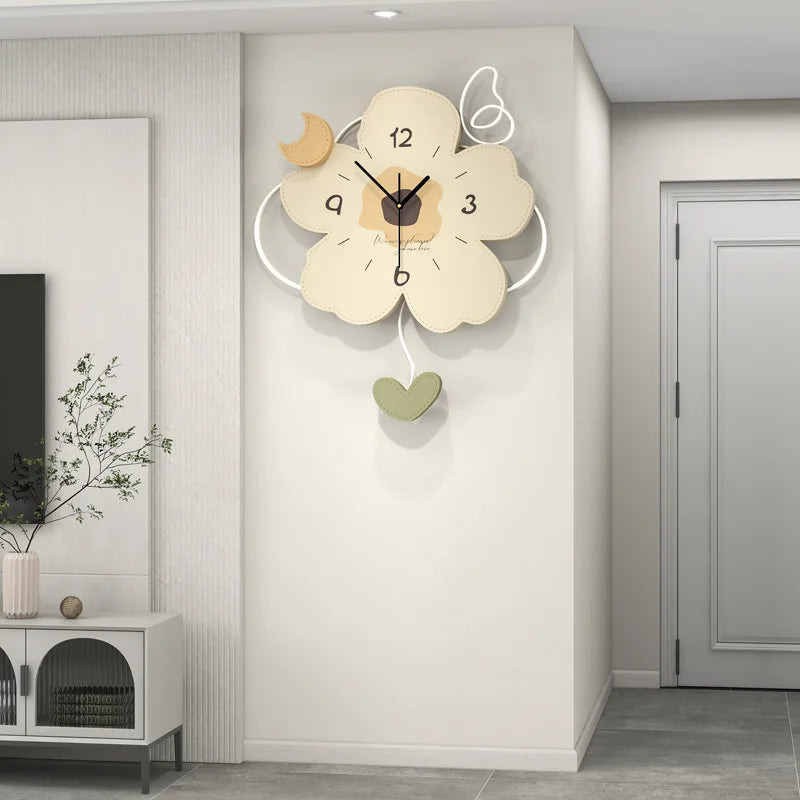 Horloge murale design florale crème, silencieuse et décorative en grand format – Lioréa